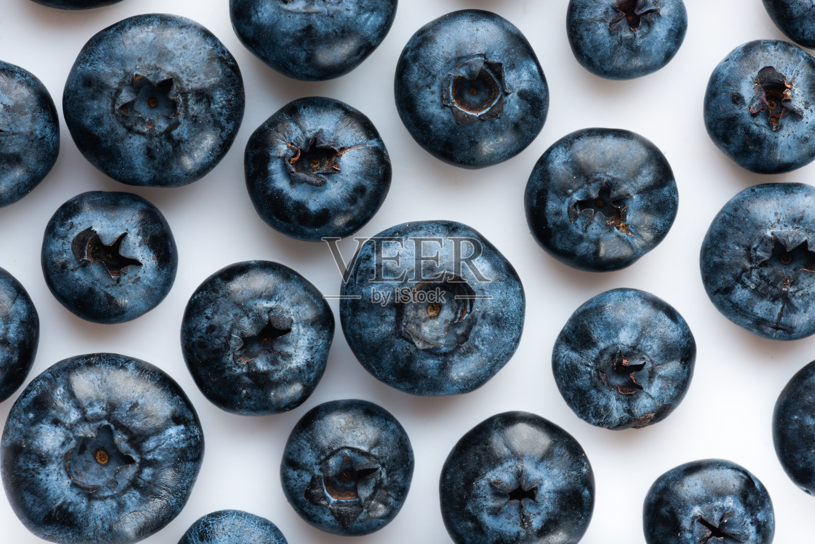 美味的蓝莓孤立在白色的背景。照片摄影图片