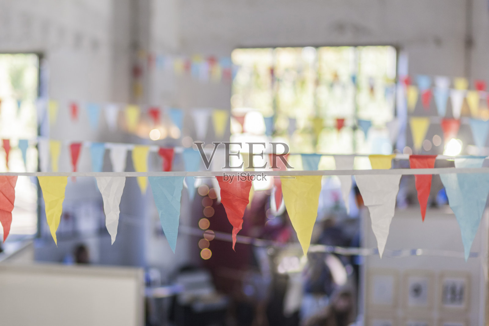 五彩缤纷的三角形标志照片摄影图片