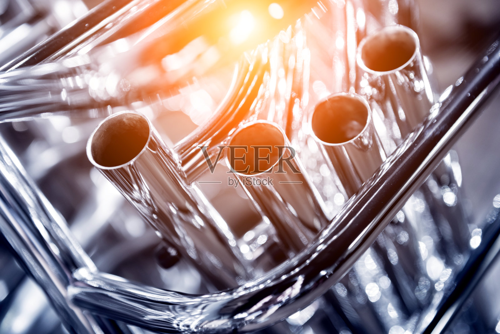 摘要金属管道建设的工业背景。照片摄影图片