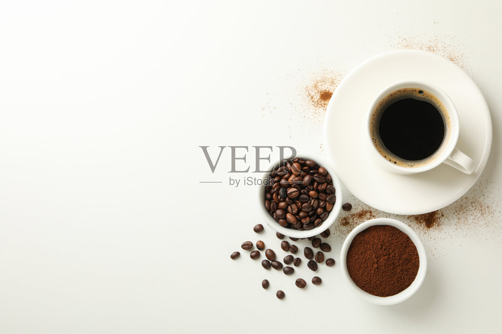 在白色背景上煮咖啡的概念照片摄影图片