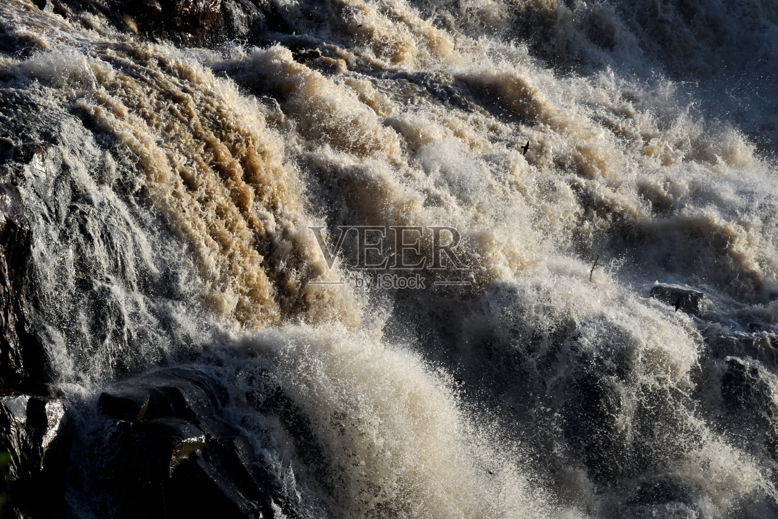 纳米比亚，考科克兰，水流冲下埃帕瀑布照片摄影图片