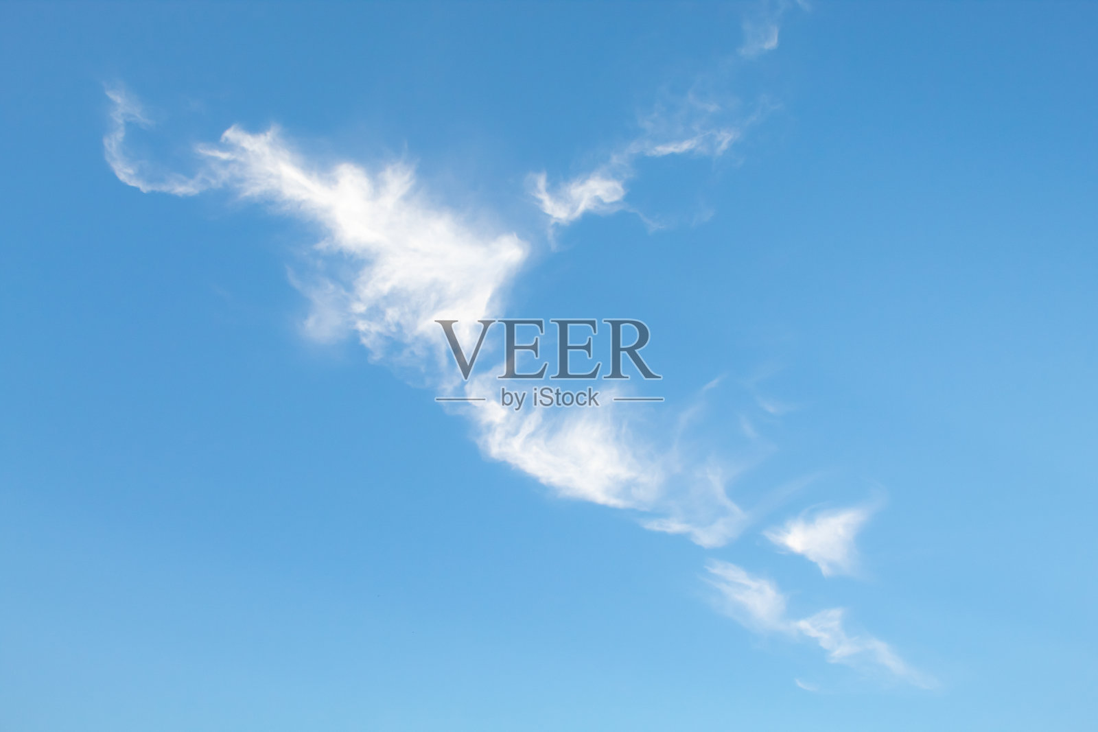 白天天空和云形成了一场暴风雨照片摄影图片