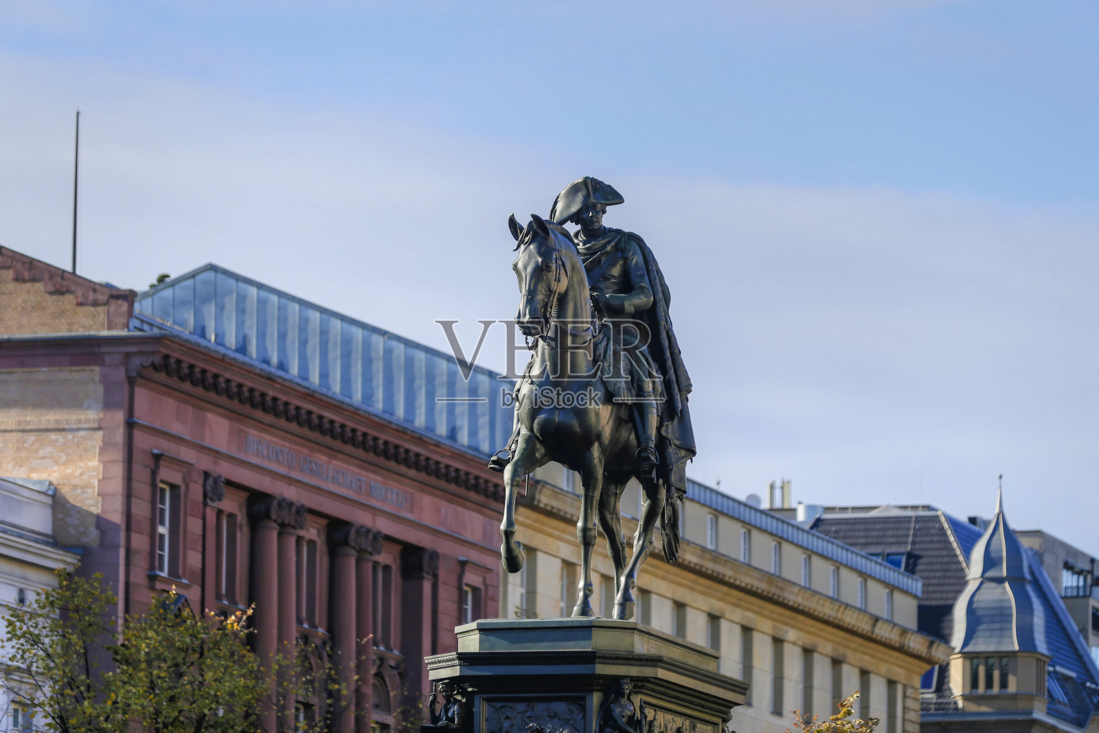 德国柏林的雕像和古典建筑照片摄影图片