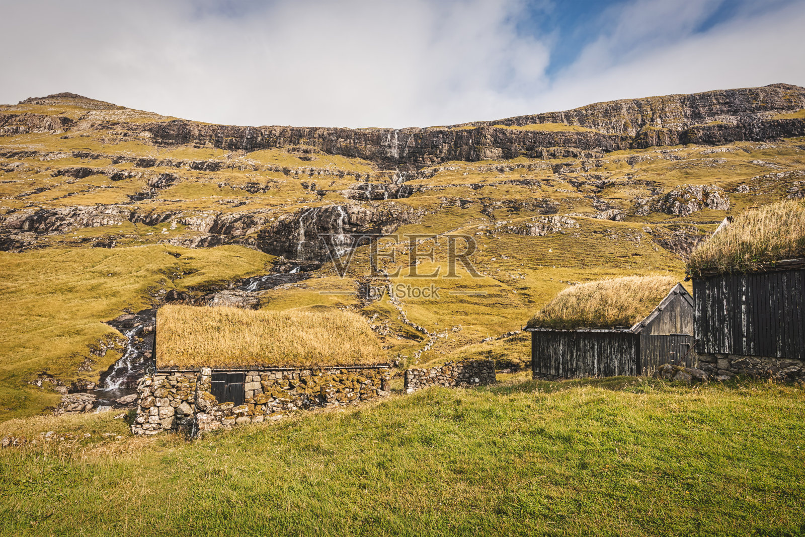 法罗群岛Saksun草茅草屋顶石屋村照片摄影图片