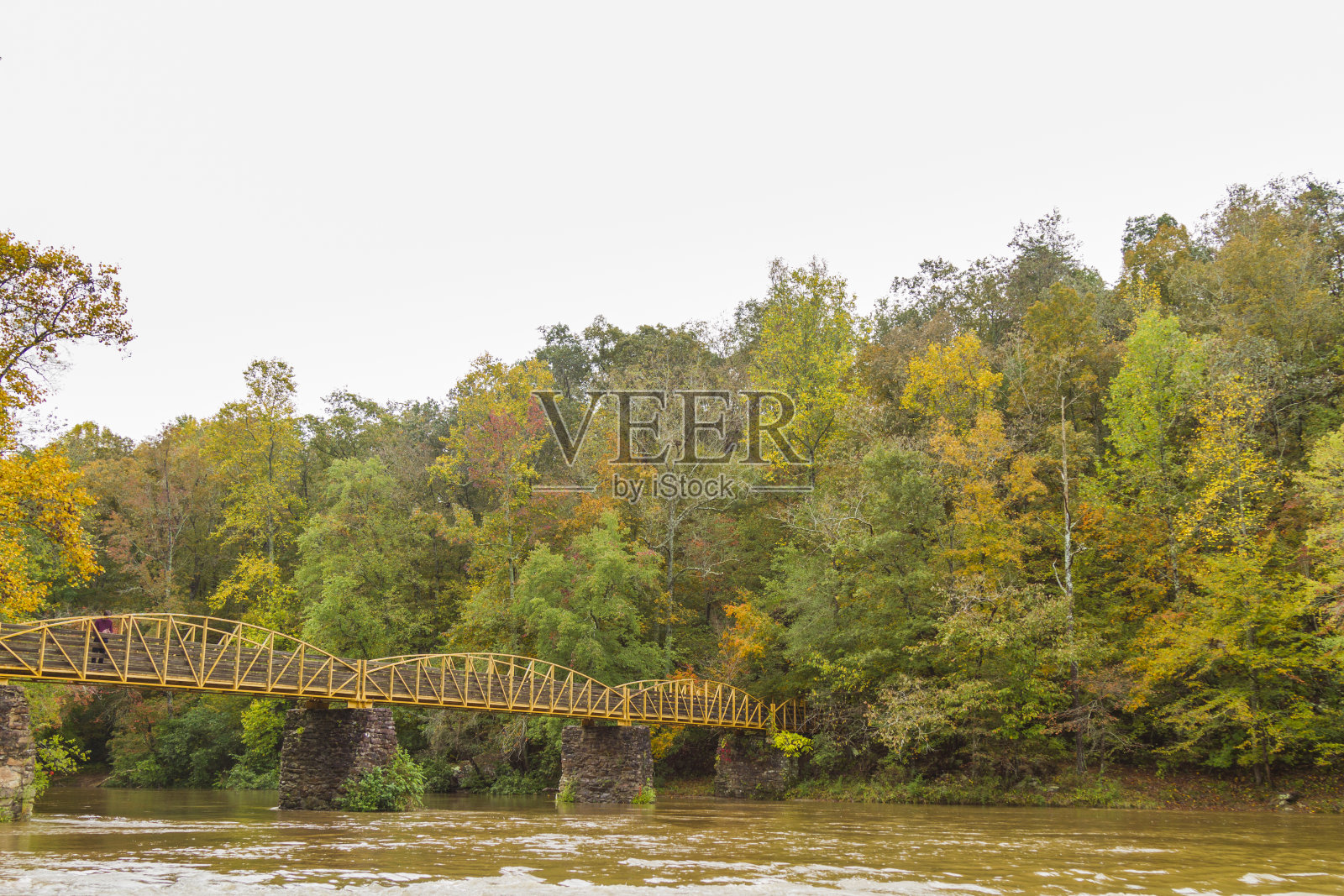 美国阿拉巴马州阿尔伯特维尔高瀑公园瀑布休闲区照片摄影图片