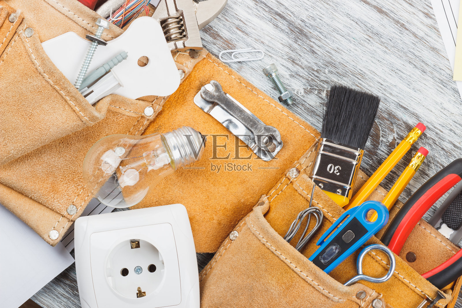 不同的施工工具，木质背景照片摄影图片