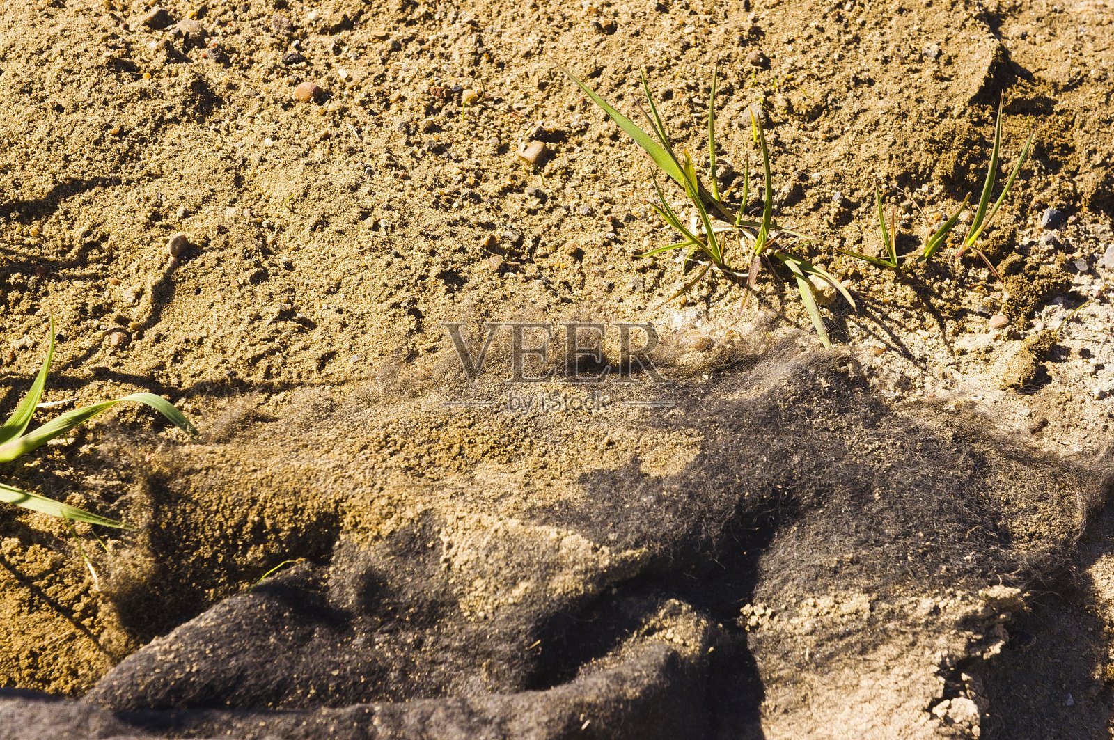 图克托亚图克公路的筑路材料照片摄影图片