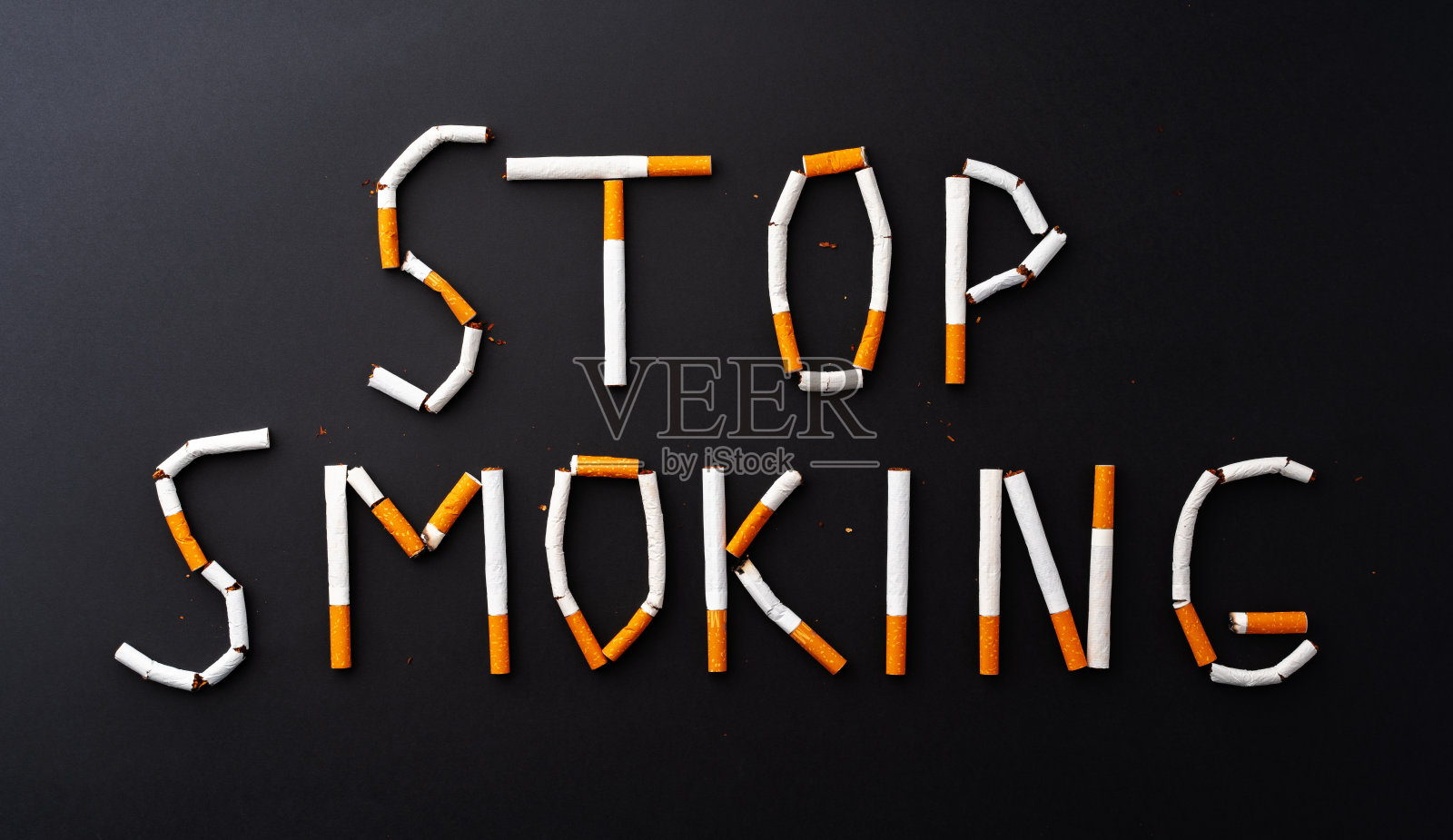 题词停止吸烟制成的香烟俯视图照片摄影图片
