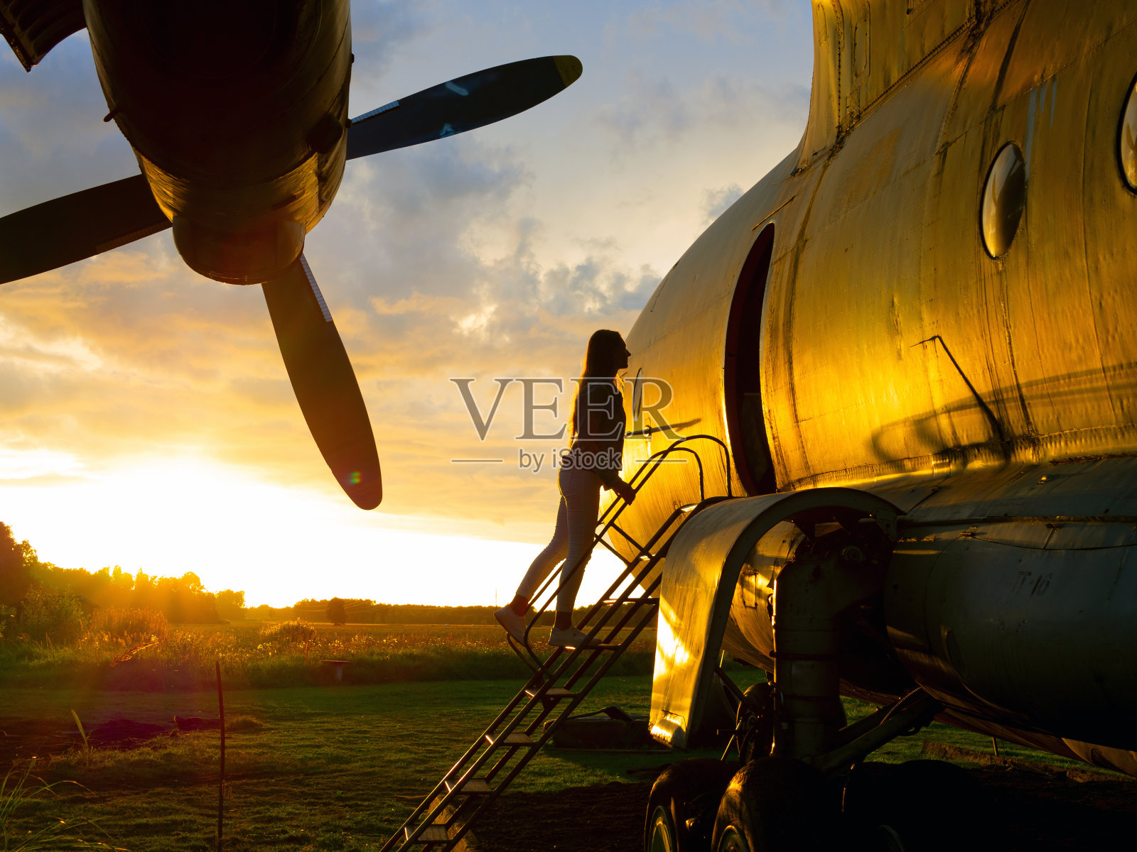 旧的军用飞机照片摄影图片