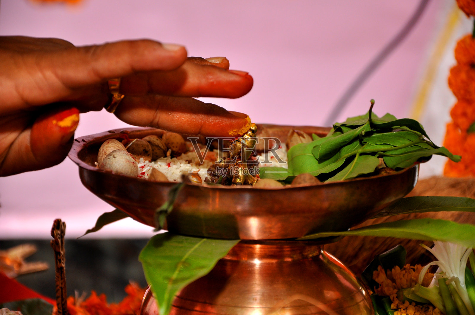 赞美印度教的克利须那神照片摄影图片