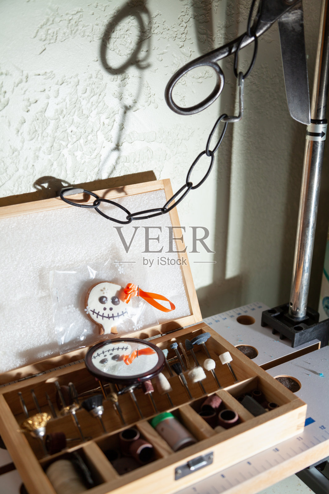 圆形饼干面具hellovina和一组演习照片摄影图片