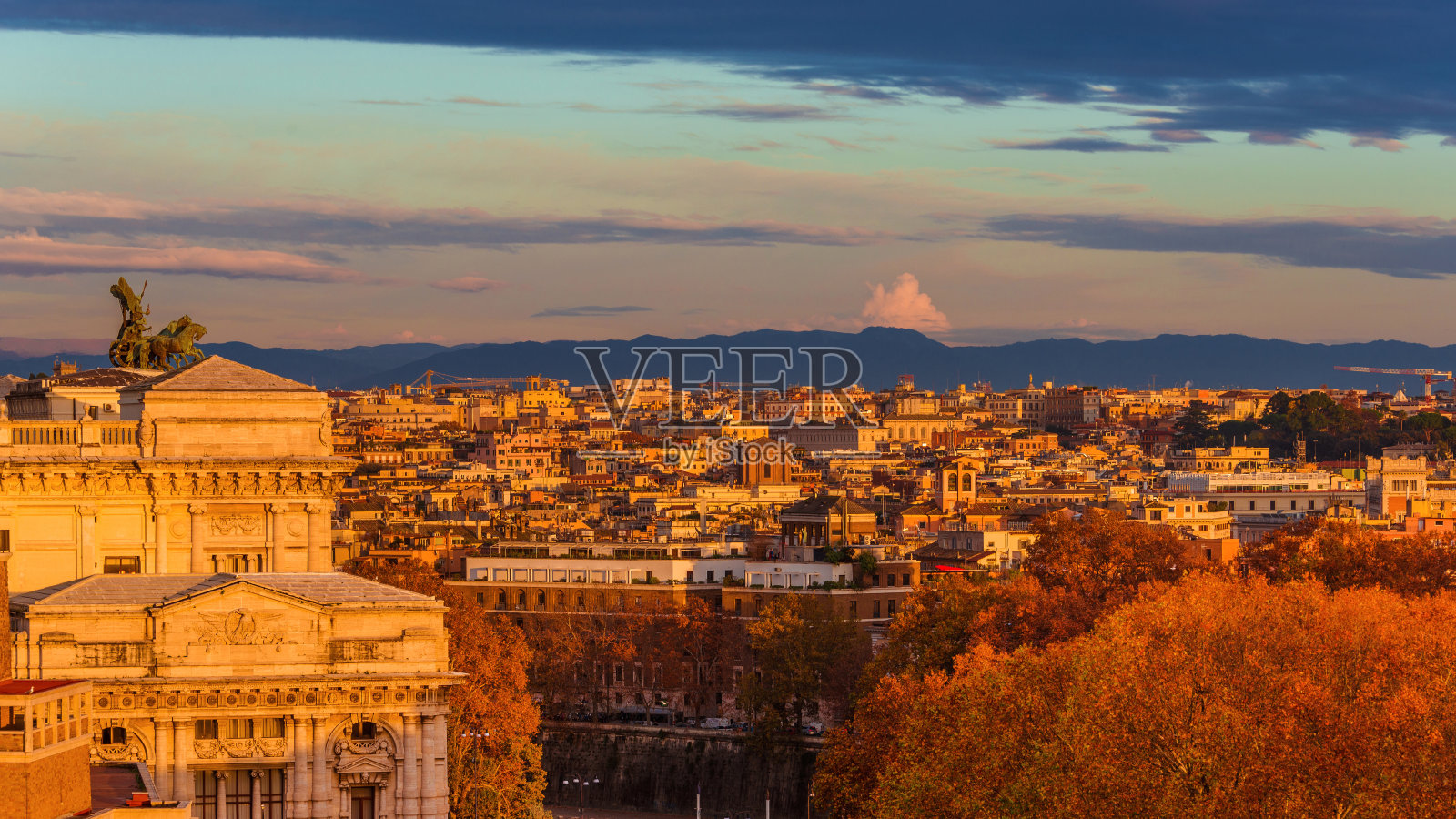 罗马历史中心秋天日落时的天际线照片摄影图片