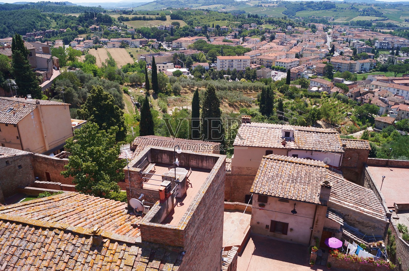 从中世纪村庄Certaldo乔凡尼·薄伽丘的塔屋拍摄的全景照片摄影图片