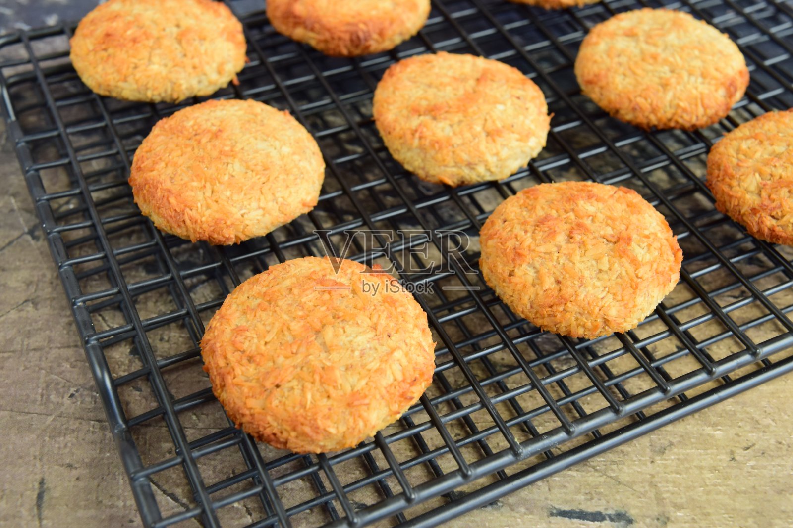 香蕉椰子饼干。两个成分的饼干。烘焙的想法照片摄影图片