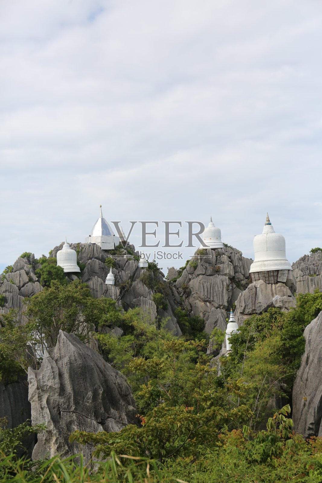 古白塔在Wat Chalermprakiat寺在南邦省，泰国。照片摄影图片