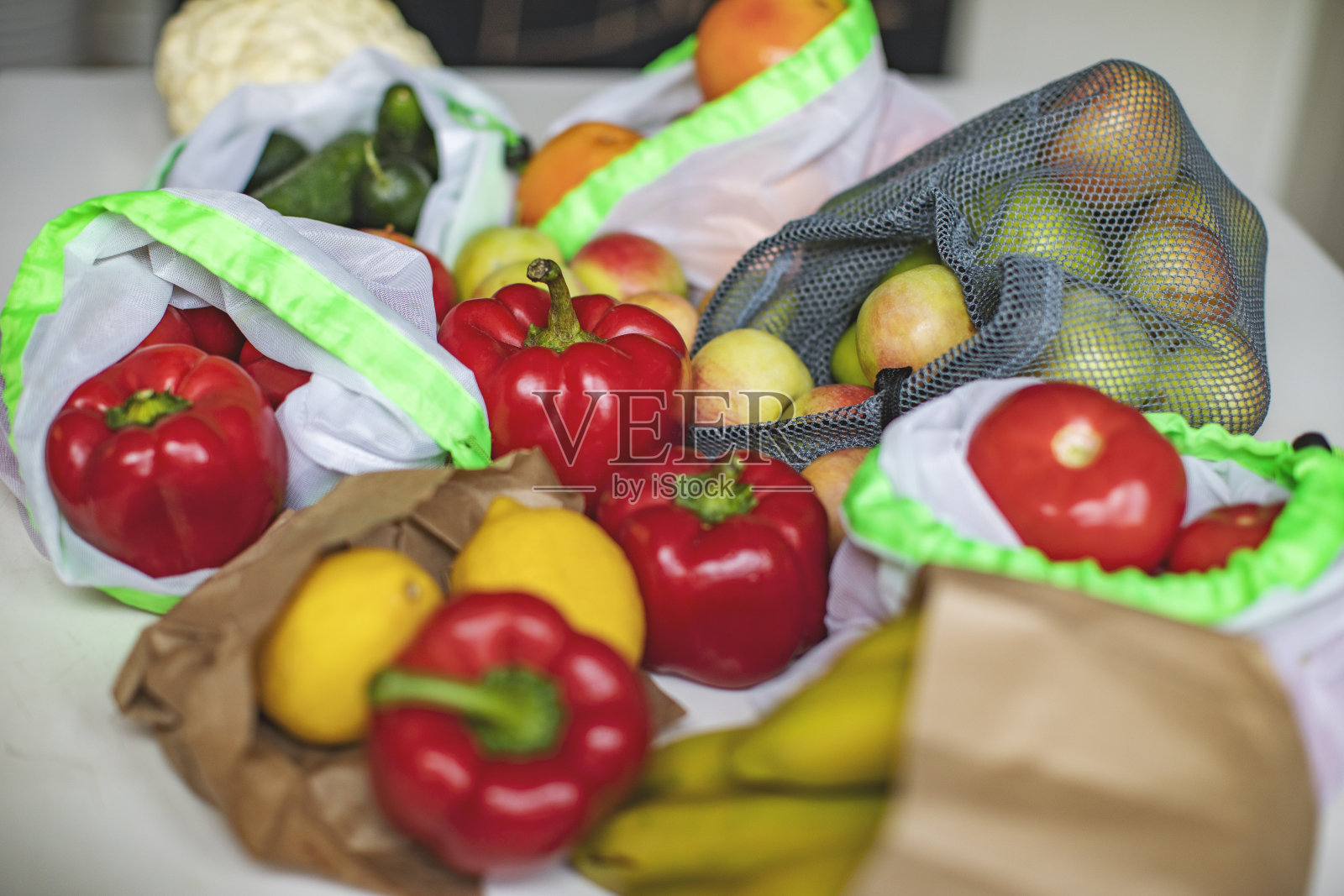 有水果和蔬菜的环保袋照片摄影图片