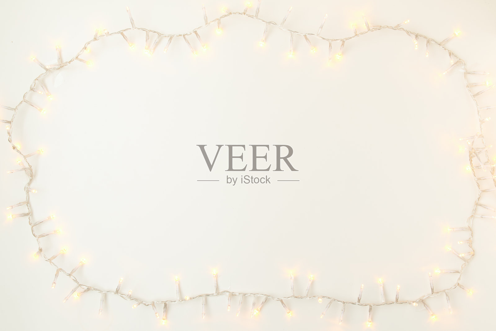 白色的圣诞灯平躺着照片摄影图片