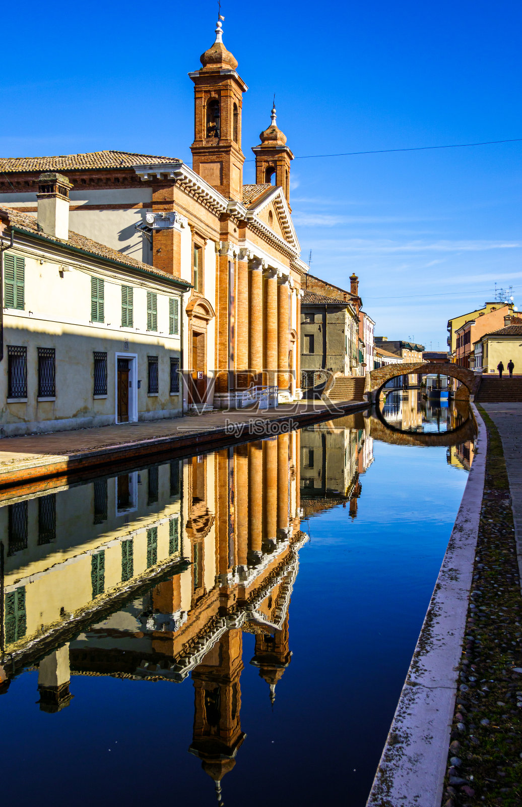 意大利著名的古城科马基奥照片摄影图片