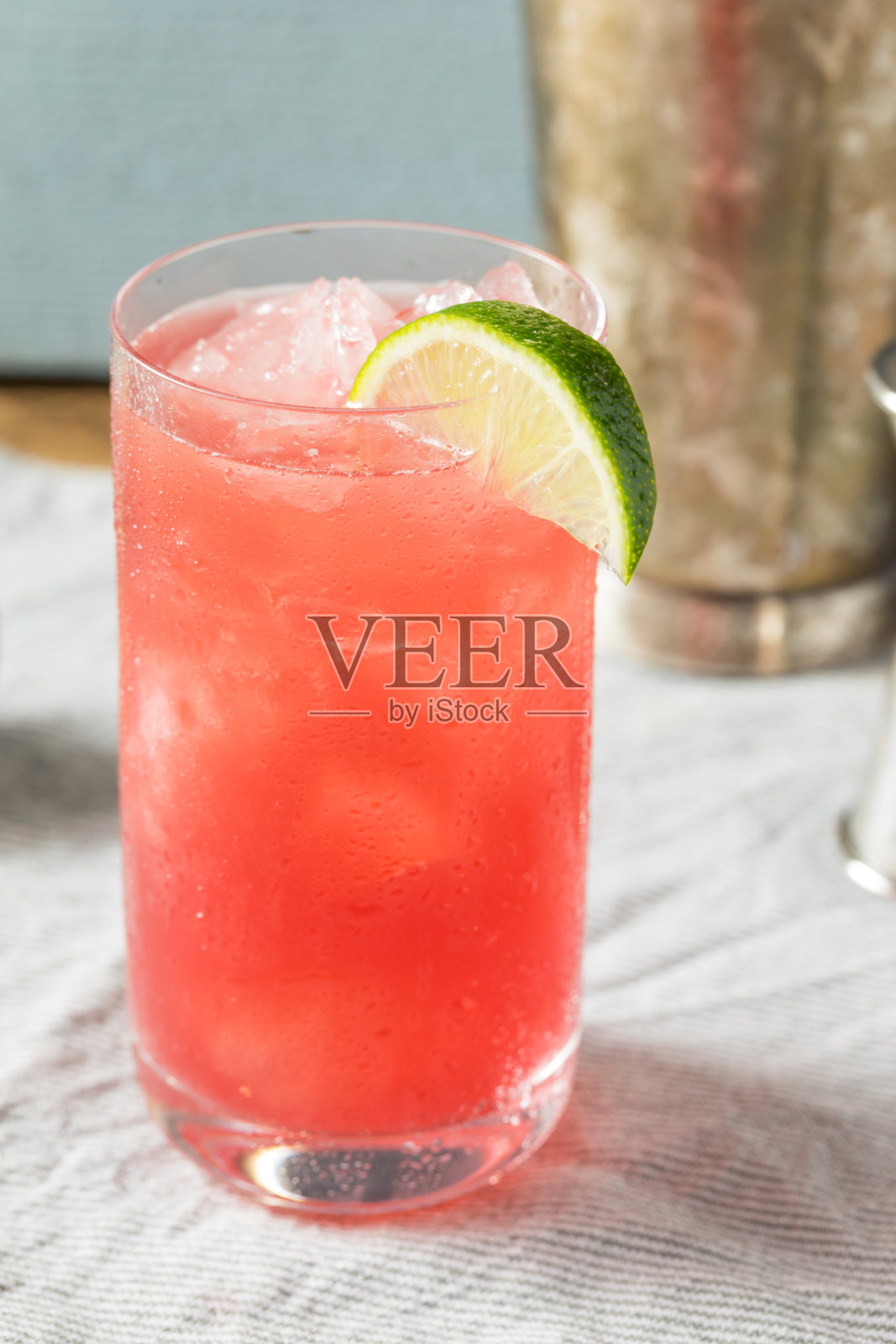 清新的伏特加酒海湾微风鸡尾酒照片摄影图片