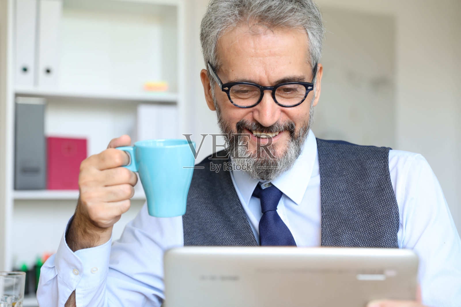 在家工作的商人照片摄影图片