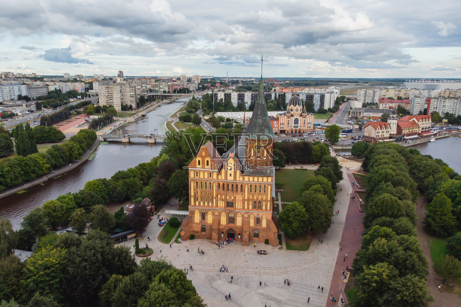 俄罗斯加里宁格勒（前柯尼斯堡）渔民村和柯尼斯堡大教堂鸟瞰图照片摄影图片