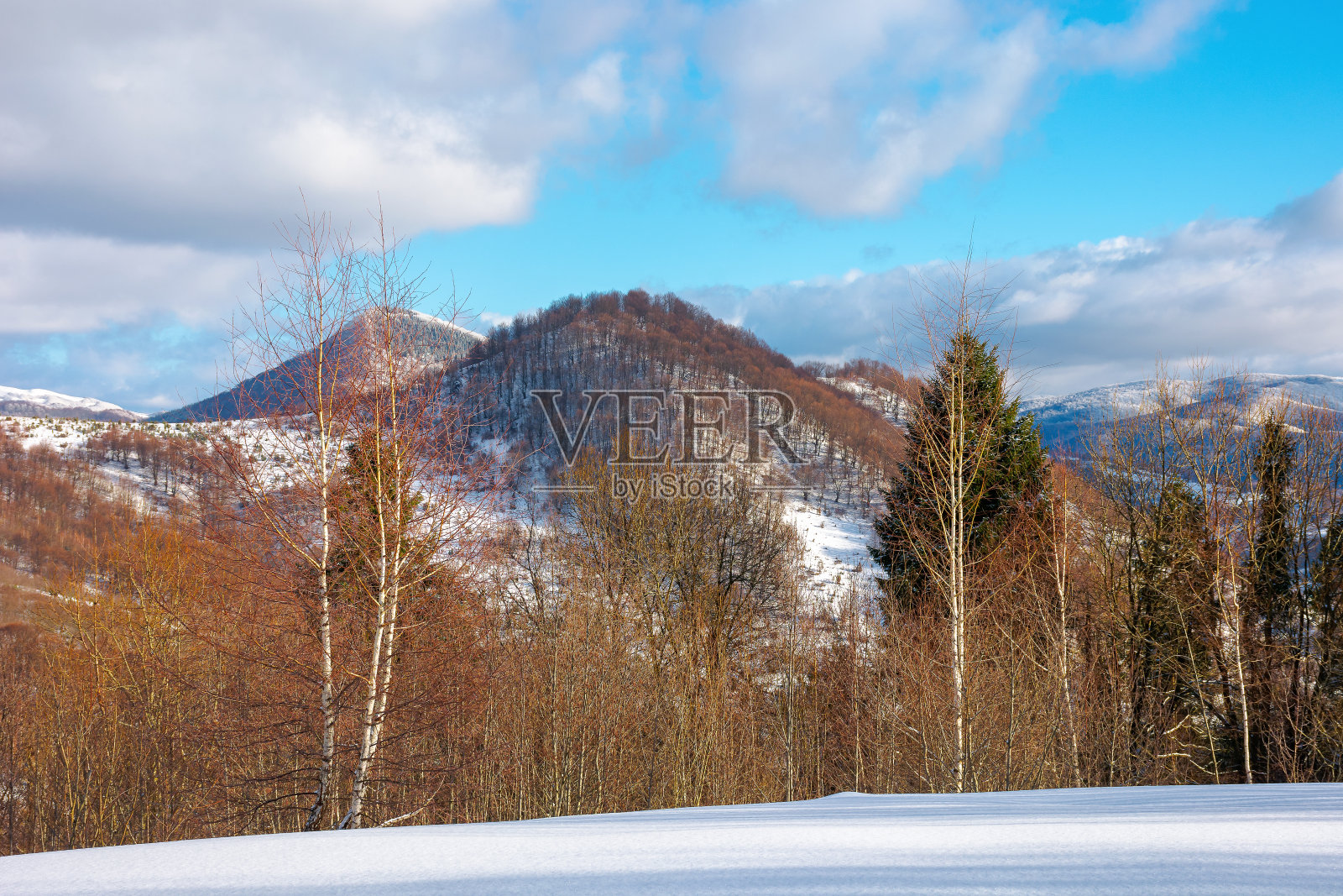 冬季的山地景观照片摄影图片