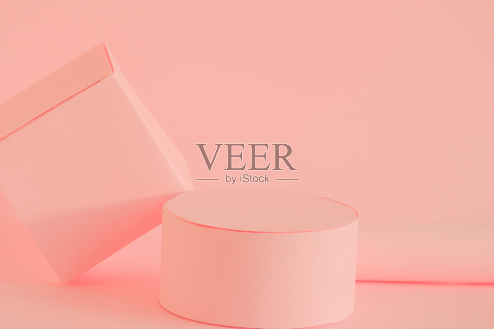 粉色模拟的空讲台上的产品植入照片摄影图片