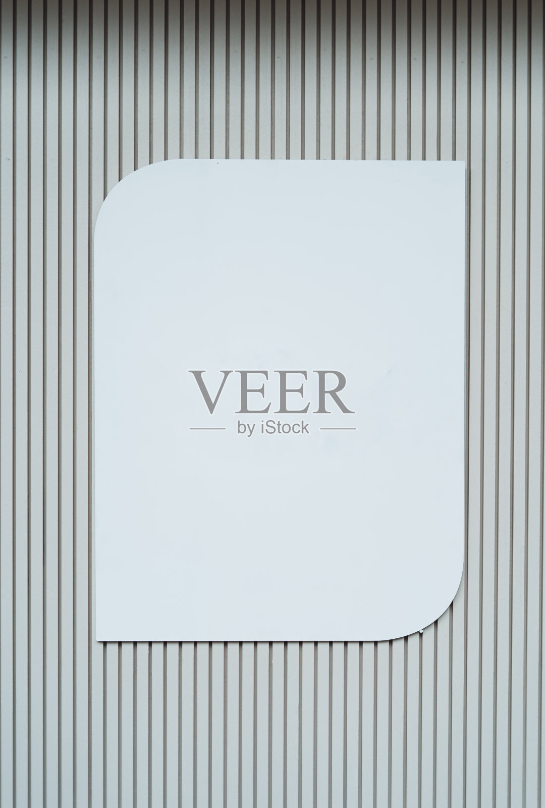 白墙上的咖啡店招牌照片摄影图片