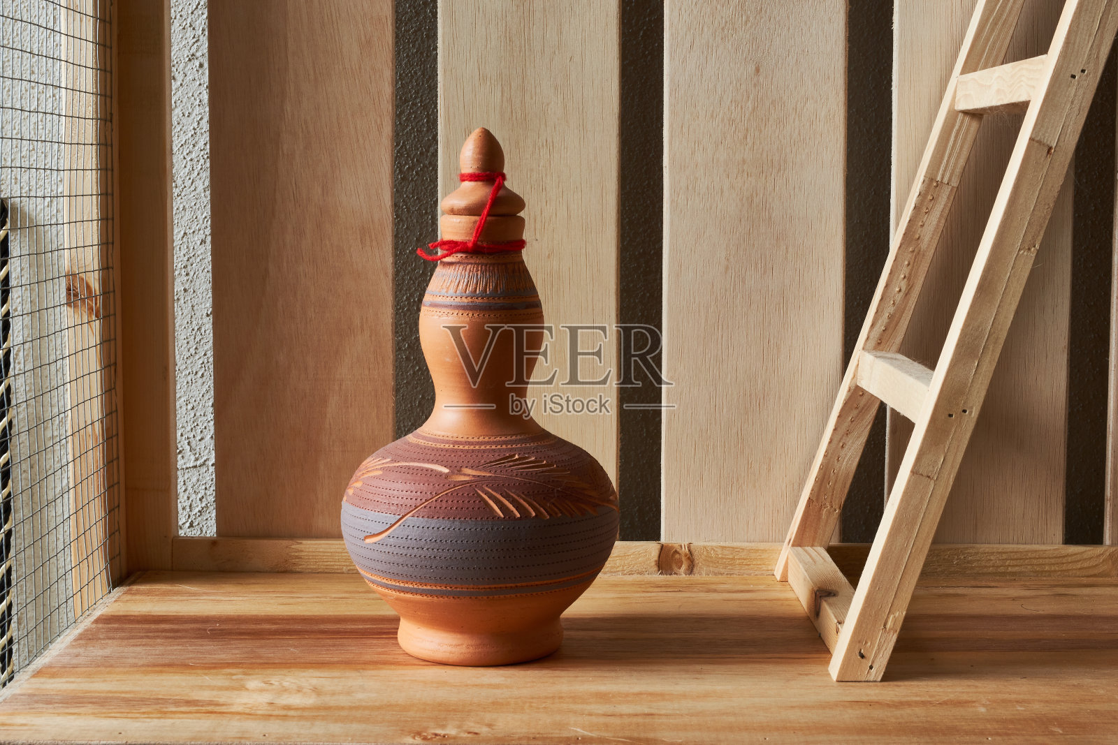 一种传统的马来陶器，用来储存水照片摄影图片