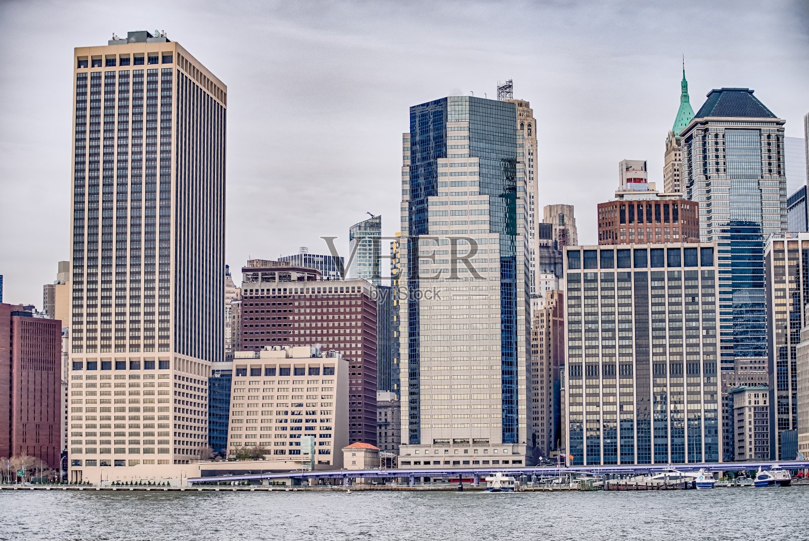 阴天的纽约市天际线照片摄影图片