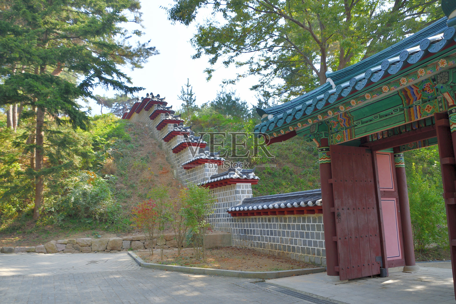 美丽的花园在秋天。照片摄影图片