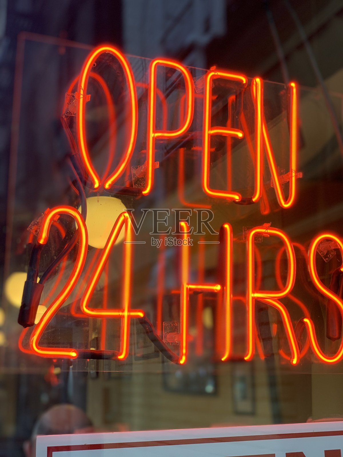 24小时开放的霓虹灯标志照片摄影图片