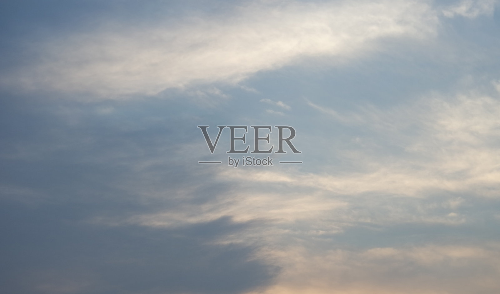 明亮的云彩和日落照片摄影图片