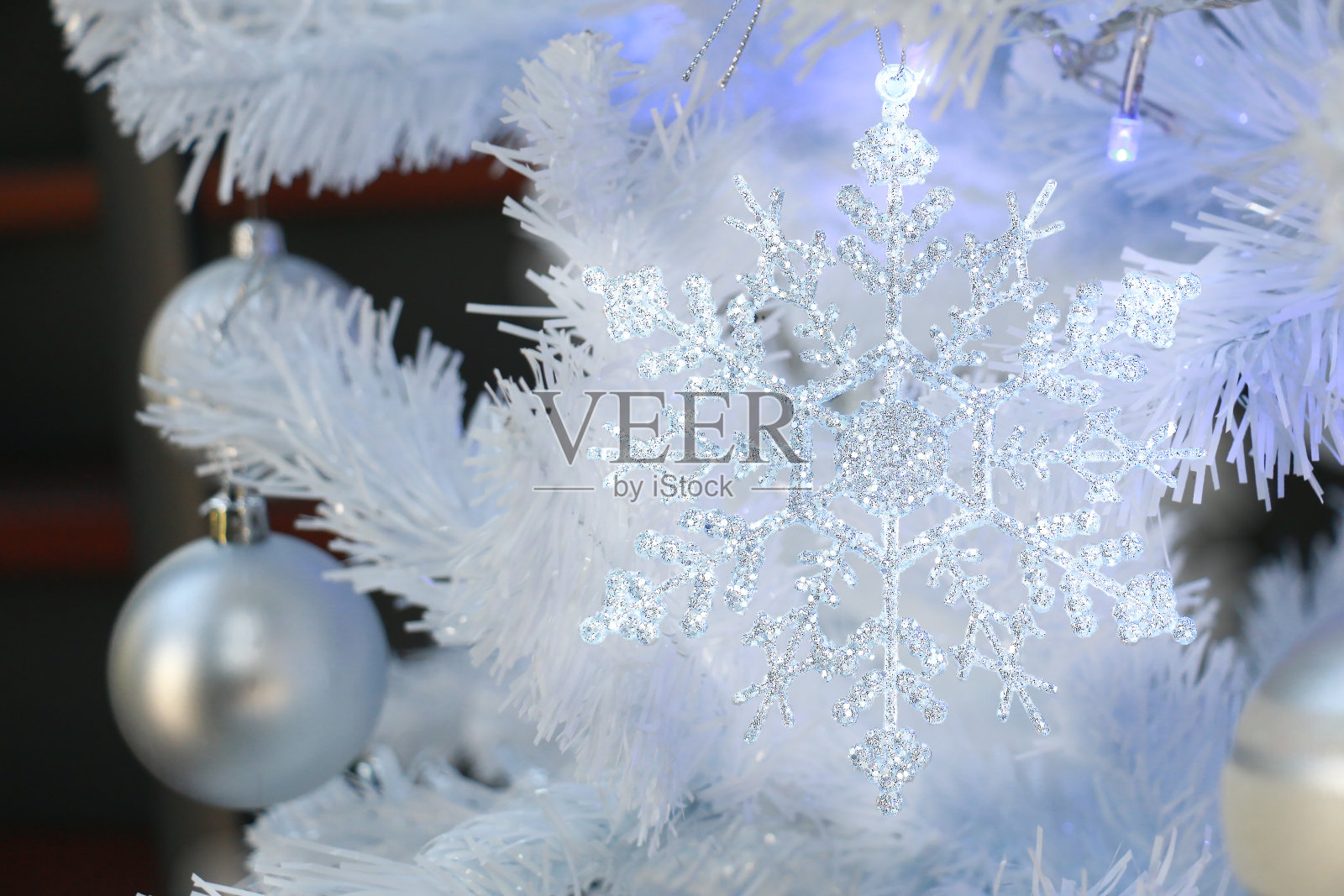 闪闪发光的雪花玩具照片摄影图片