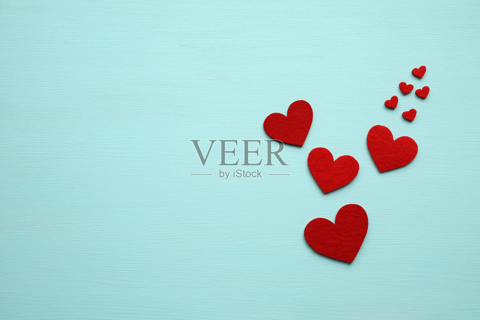 蓝色背景上的心形照片摄影图片