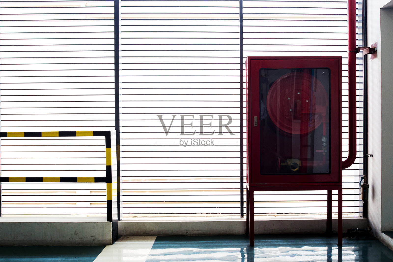 消火栓配水管及灭火设备照片摄影图片