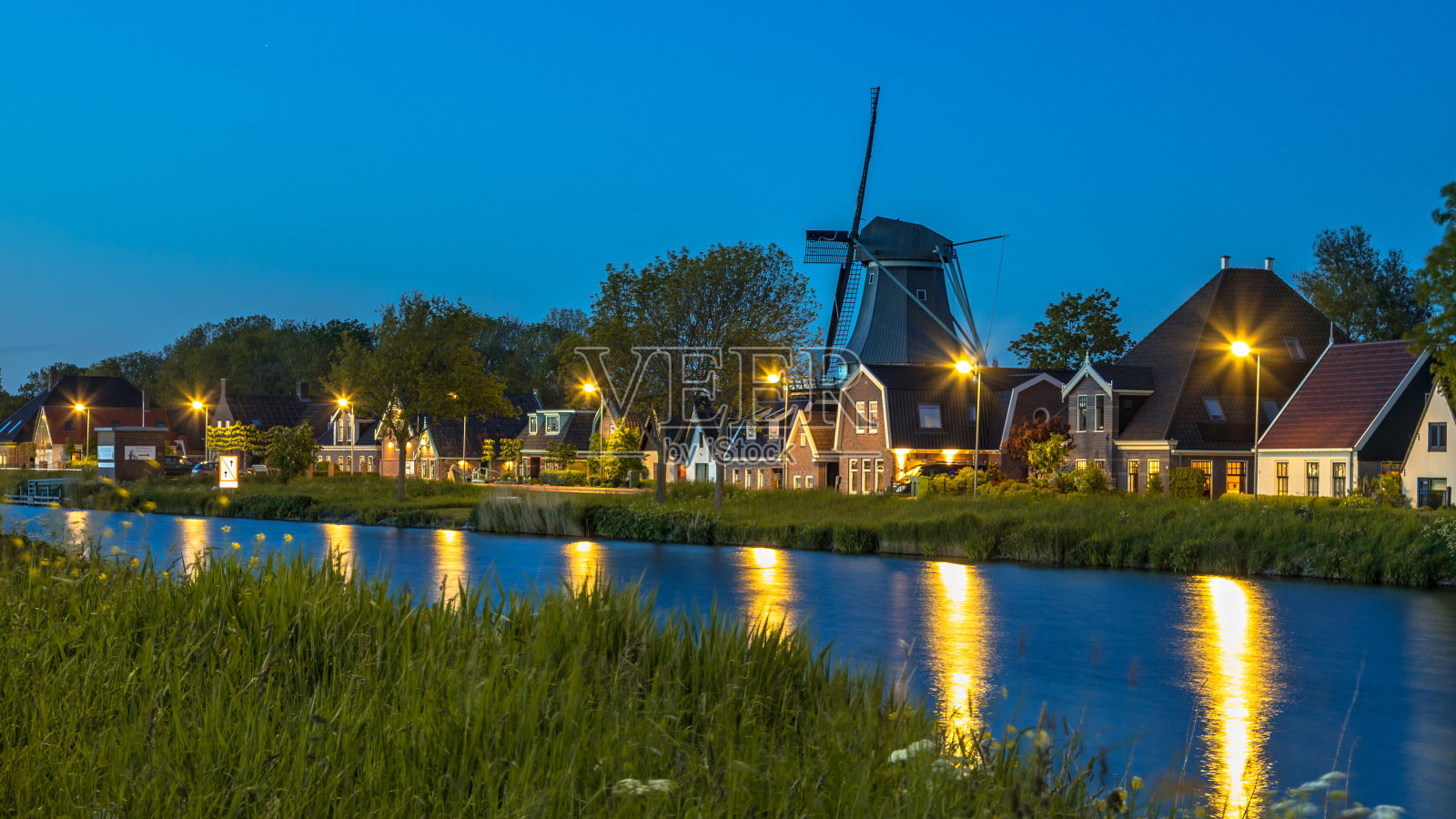 典型的黄昏荷兰村庄照片摄影图片