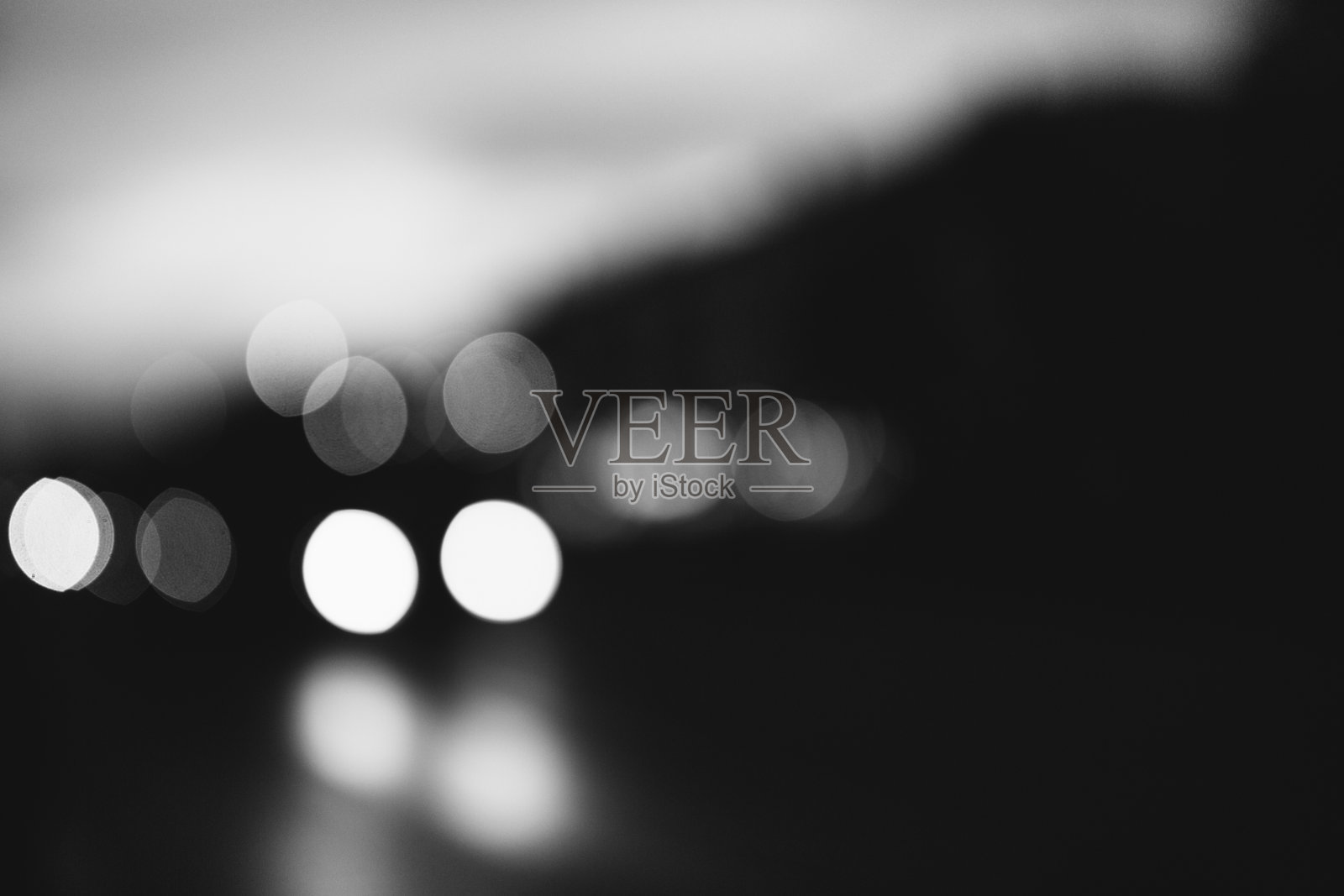 离焦的夜晚城市生活照片摄影图片