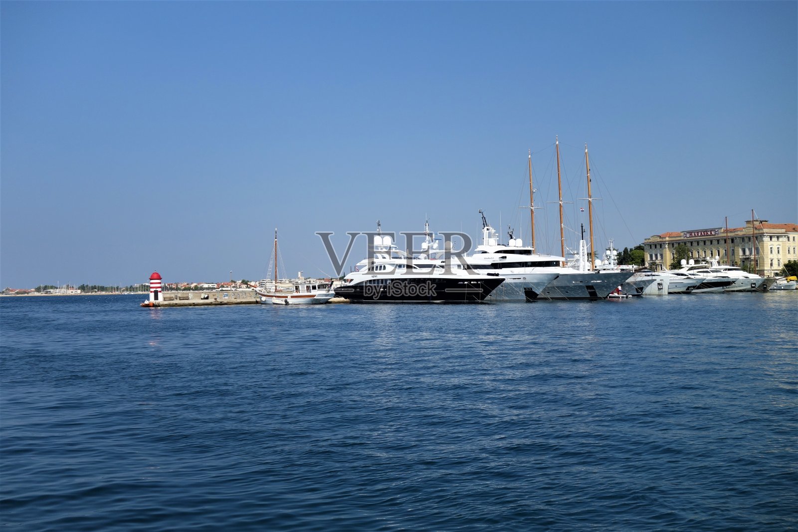 扎达尔的港口和市中心照片摄影图片