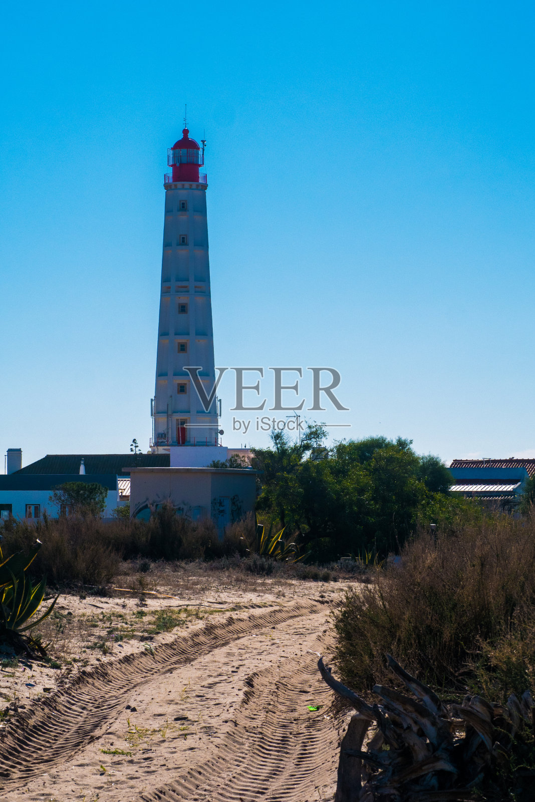 福尔摩沙岛Culatra岛上的灯塔。照片摄影图片