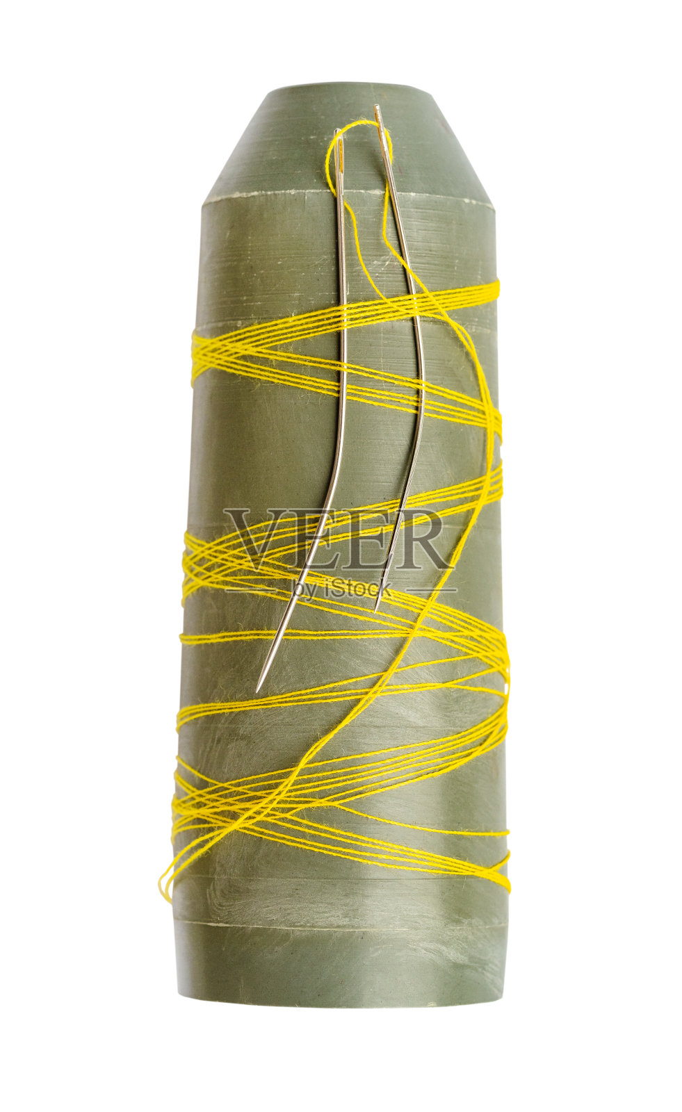 最后一根黄线和缝纫针的线轴照片摄影图片