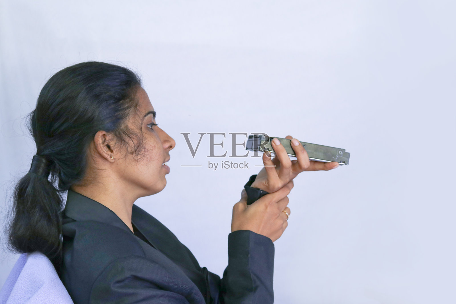 有安全备份硬盘的女人照片摄影图片