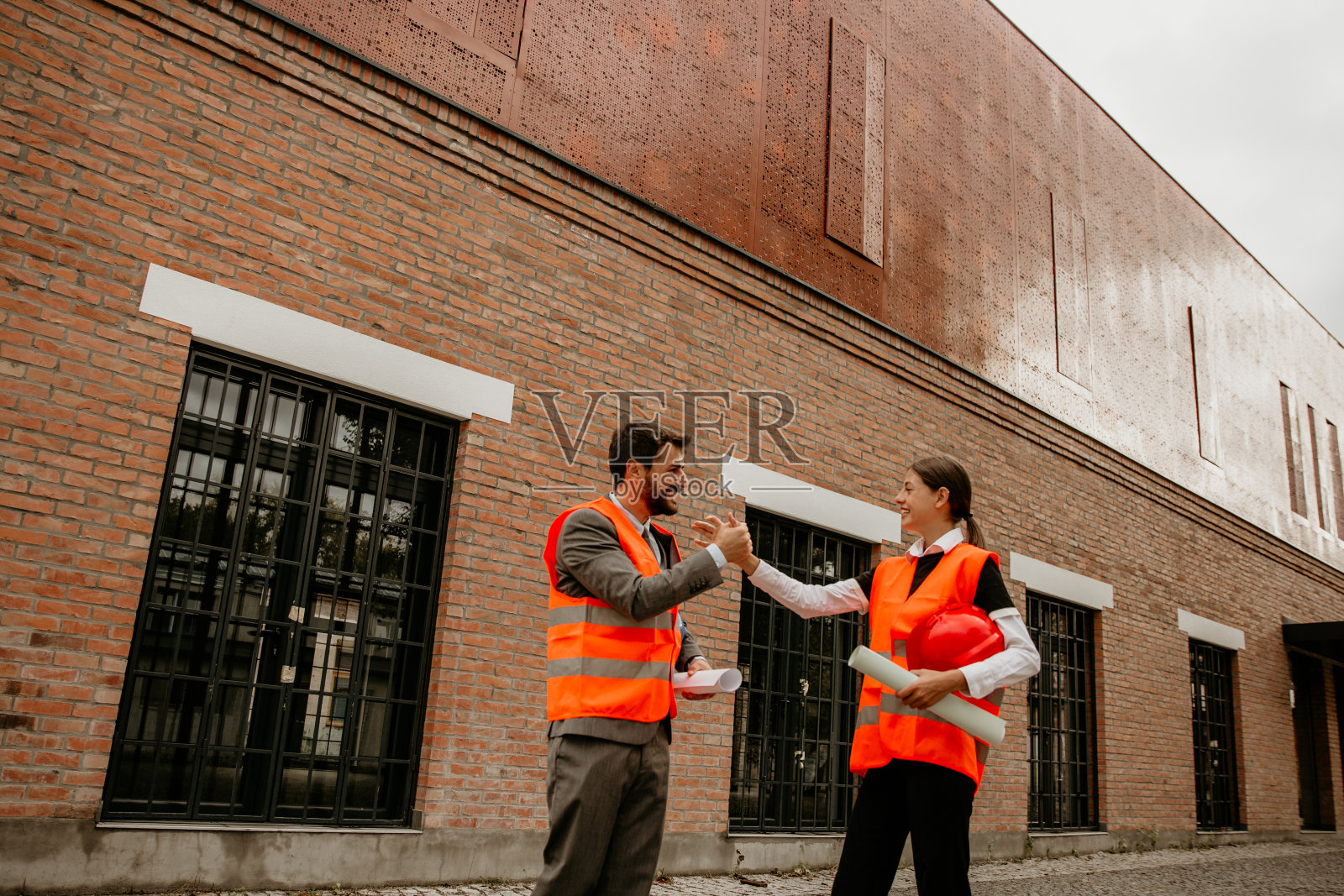 自由职业者再次聚在一起做一个项目照片摄影图片