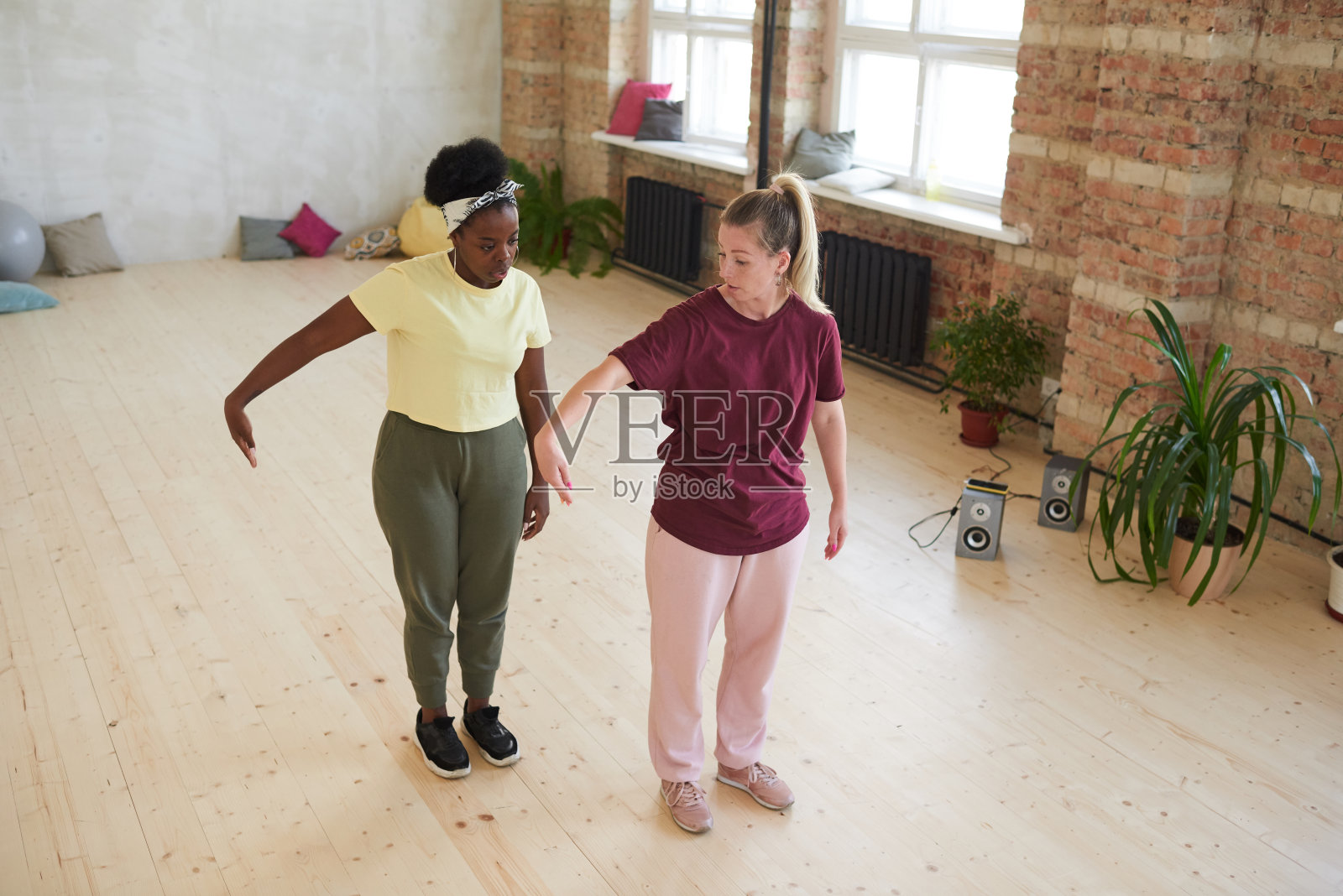 学习舞蹈的人照片摄影图片