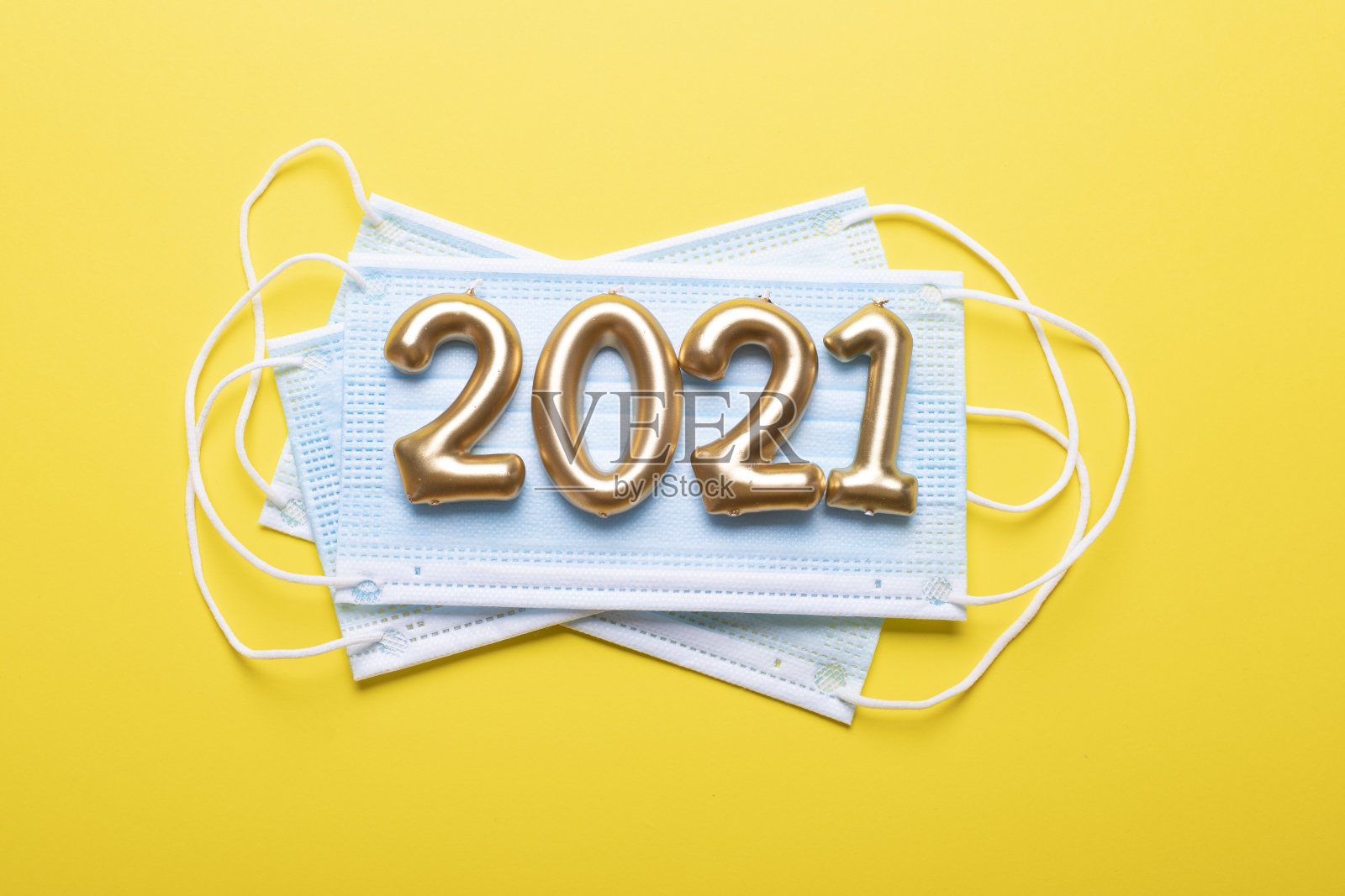 2021年新年快乐，黄色面膜照片摄影图片