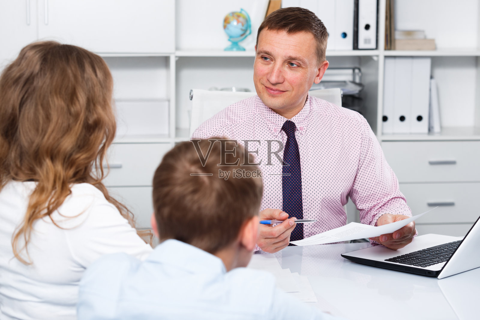 与校长磋商照片摄影图片