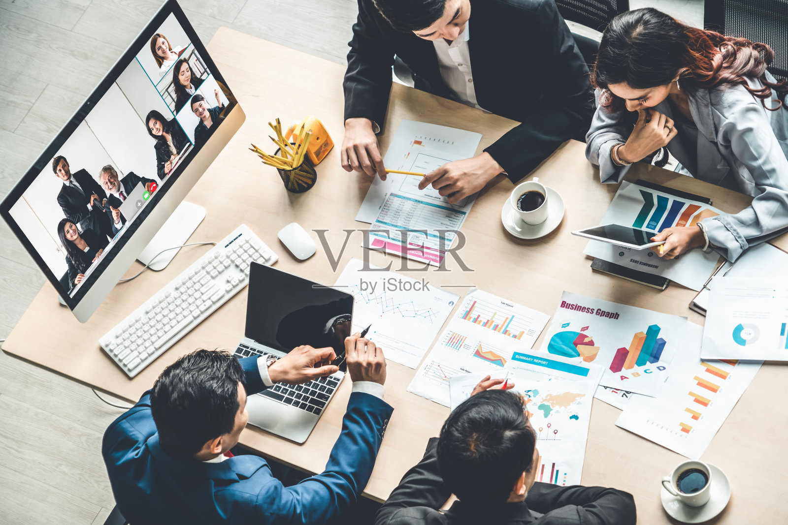 视频通话组商务人员会议在虚拟的工作场所或远程办公室照片摄影图片