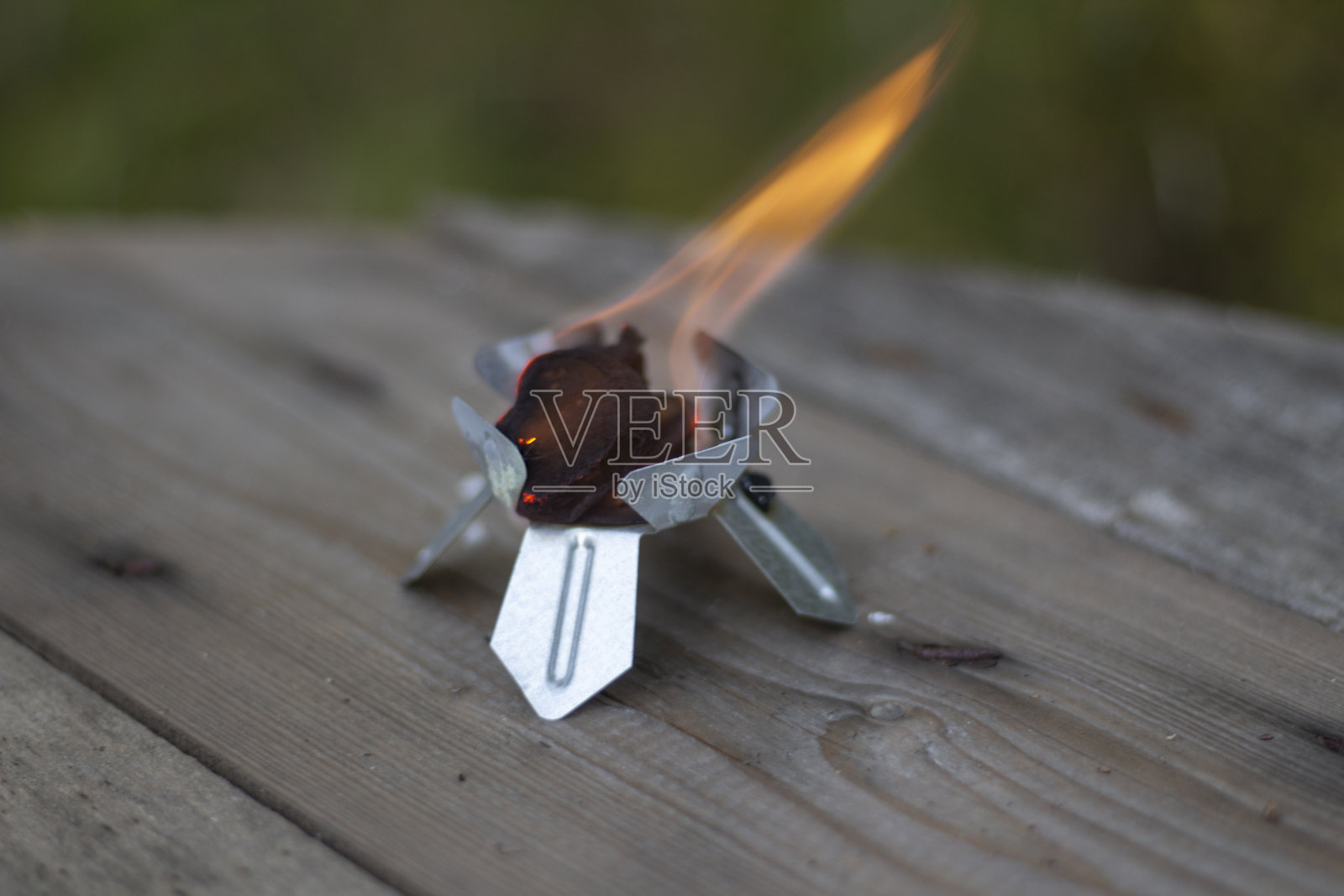 酒精灯。酒精的燃烧。照片摄影图片