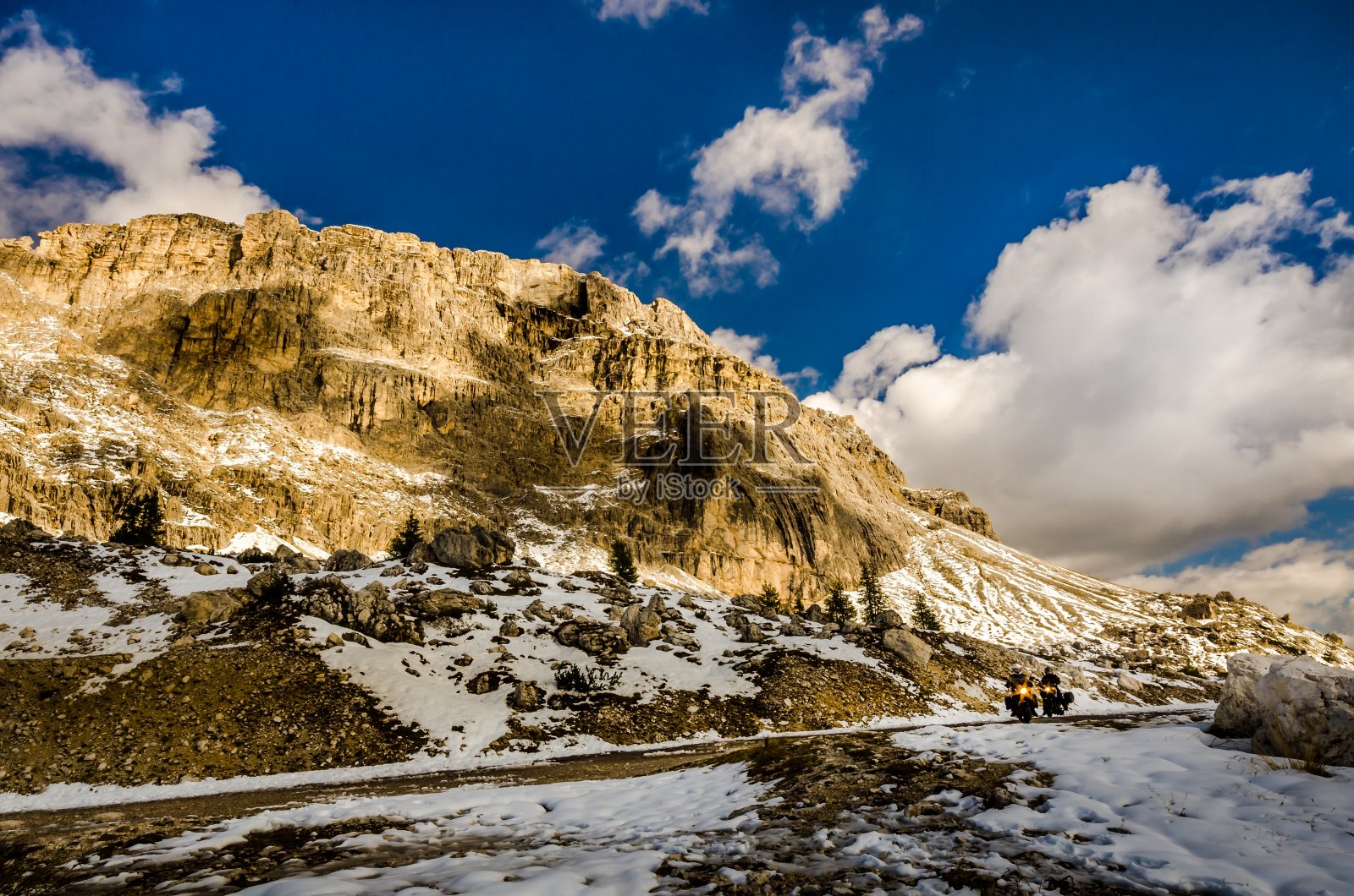 意大利著名的白云石山美景。照片摄影图片
