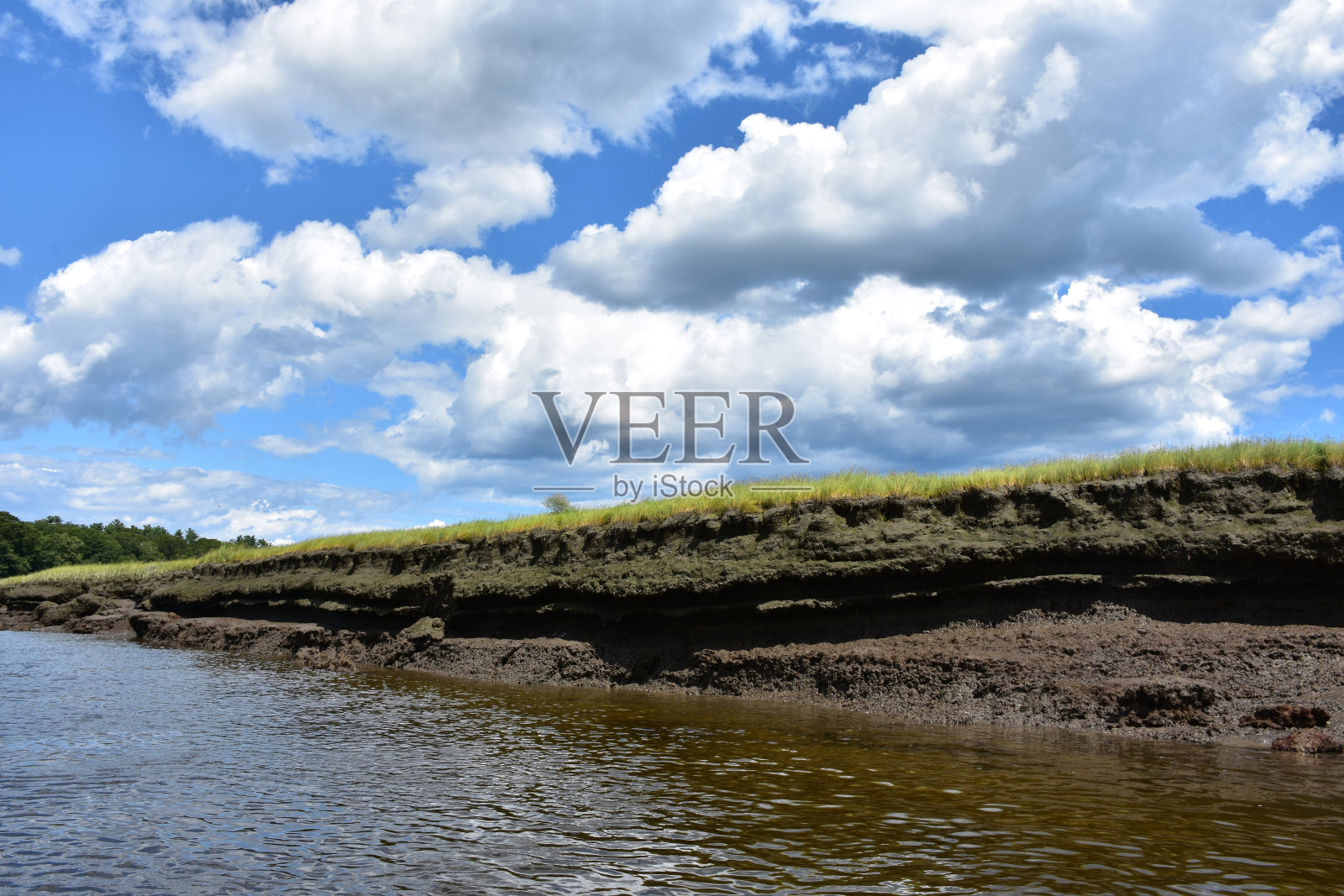 风景优美的沼泽和沿马萨诸塞州北部河的海岸景色照片摄影图片